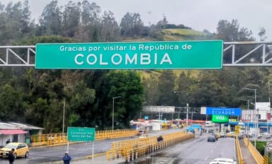 Un panneau de bienvenue à la frontière de la Colombie.
